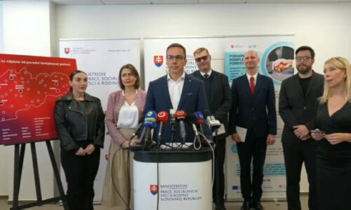 Program ministra Tomáša pre osamelých rodičov predbehol očakávania, prihlásilo sa už takmer 4 000 záujemcov – VIDEO