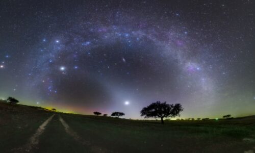 Jedinečná šance spatřit zvířetníkové světlo. Češi mohou v noci sledovat zvláštní nebeský jev