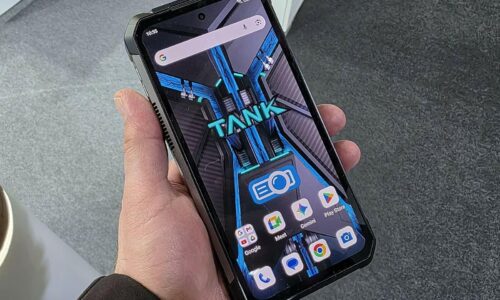 Tento mobil do extrémov je ako švajčiarsky nožík. Ukrýva v sebe aj termokameru