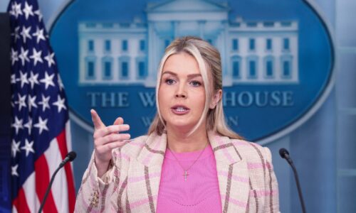 Biely dom kritizuje stanicu ABC News za správu o varovaní FBI pred útokmi Iránu v USA