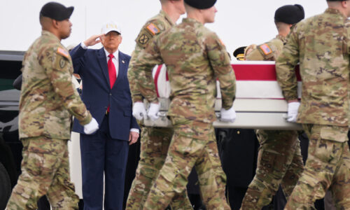 Americká vojenská komunita čoraz naliehavejšie vyzýva Trumpa, aby iránske dobrodružstvo ukončil