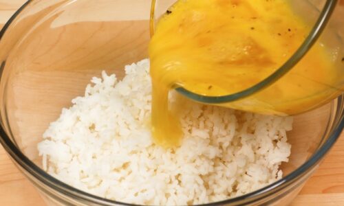 Super easy to make a rice pancake and very healthy . My family love it ❗