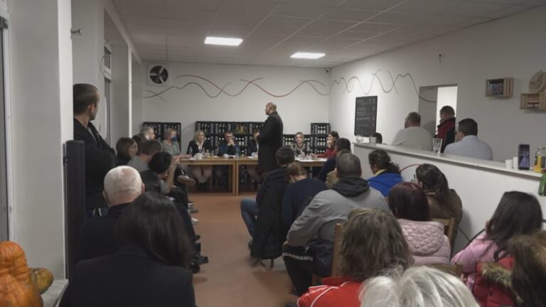 Děti už nemůžou ani na dvorek. v drahomyšli řešili ubytovnu hrůzy, jednání provázely emoce