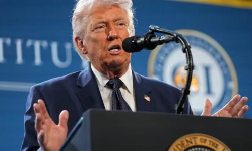 Šachová hra o íránský uran. Putin údajně nabídl Trumpovi jeho převoz do Moskvy, USA odmítly