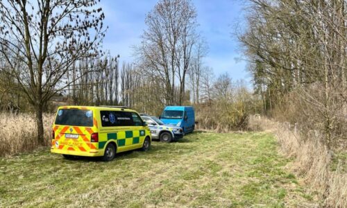 Dítě pořezané motorovou pilou: Na Královéhradecku zasahovali záchranáři