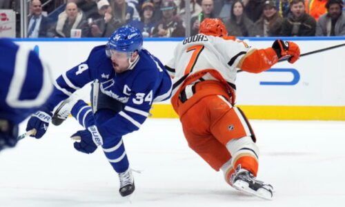 Gudas dostal stopku na päť zápasov po zákroku na Austona Matthewsa, hviezde Toronta ukončil sezónu