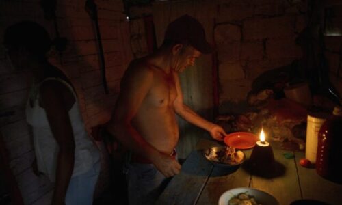 Protesty na Kube eskalujú, demonštranti vyrabovali kanceláriu komunistickej strany