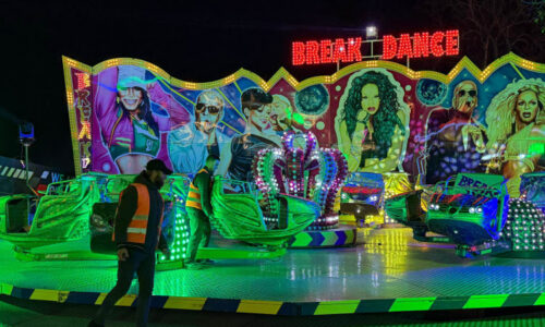 Děsivý incident na Matějské pouti v Praze: Z populární atrakce vypadla nezletilá dívka