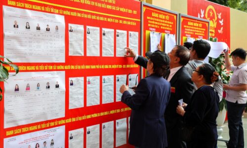 Vietnamci volia nový parlament, kandidátov však musela schváliť komunistická strana