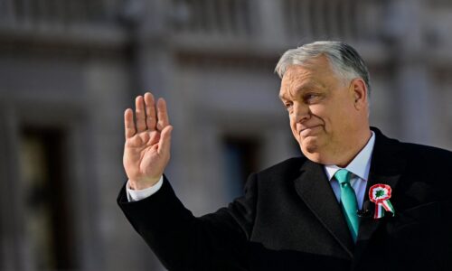 Maďari stoja pred ťažkou voľbou. Čelíme skúške, akú ešte nezažili ani starí bojovníci ako ja, tvrdí Orbán