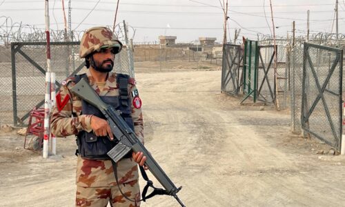 Pakistan zaútočil v noci na dnes na vojenské zariadenia afganského hnutia Taliban