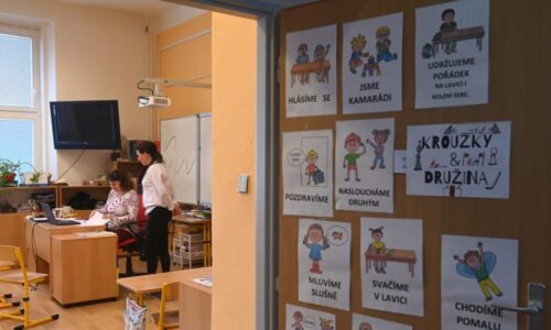 Porvou se obce o žáky? Ve městech bude přetlak, jinde mají děti scházet, varuje audit