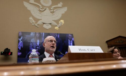 Predseda amerického vysielacieho regulátora vyzval médiá, aby pokrývali vojnu v súlade s verejným záujmom