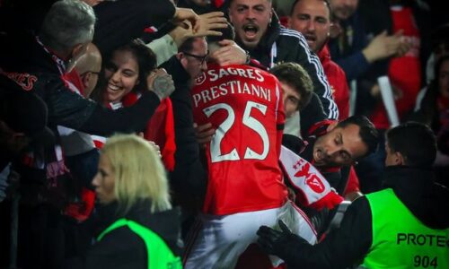 Vinícius ho obvinil z rasizmu, prestalo sa mu dariť. fanúšikovia benficy ho po góle vykúpili objatím