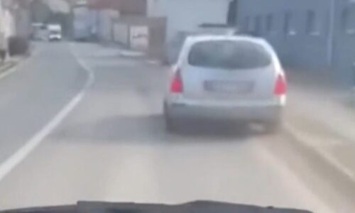 Řidička na Plzeňsku zkolabovala a auto zběsile kličkovalo, ukazují záběry. Zasáhli dva mladíci