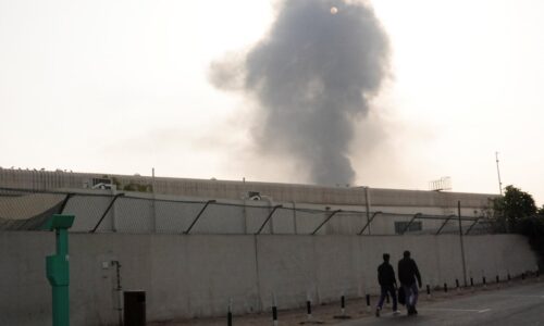 Letisko v Dubaji prerušilo prevádzku po dronovom útoku