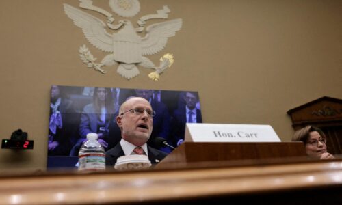 Americký regulátor hrozí odobratím licencií vysielacím spoločnostiam kvôli Iránu. Koná tak po kritike Trumpa