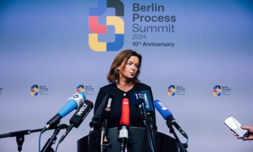 Slovinská vláda odsúdila „útok“ na demokraciu, obáva sa zasahovania do volieb