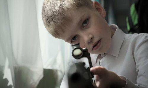 Recenzia: Pán Nikto proti Putinovi. Aký je oscarový dokument z českej produkcie?