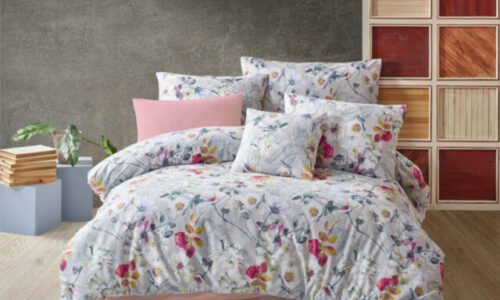 Spálňa v rozkvete: Od drobných vlčích makov až po bohaté kvetinové vzory