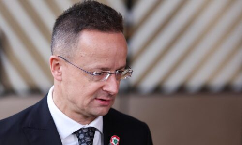 Brusel chce zaviesť zákaz ruskej ropy tri dni po maďarských voľbách, tvrdí Szijjártó