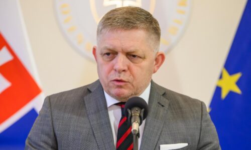 Lacnejšie pre Slovákov, drahšie pre Poliakov či Rakúšanov. Vláda zvažuje zaviesť na čerpačky dvojité ceny