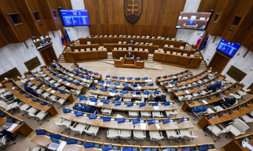 Poslanci schválili zrušenie rušenia oznamovateľského úradu prílepkom. Odstraňuje právnu neistotu, reaguje úrad