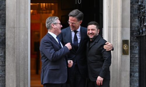 Starmer prijal Zelenského: Putin nesmie profitovať z vojny v Iráne, prioritou musí ostať Ukrajina