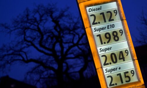 Do kedy budeme palivový ostrov? Nemec tankuje v Poľsku, Poliak na Slovensku a Slovák doma (Brífing HN)