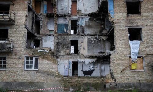 Novinári odhalili Banksyho tajomnú identitu. Ukrýval sa všetkým na očiach