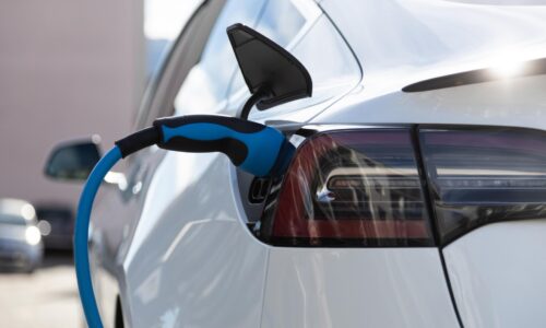 Elektromobily strácajú na cene rýchlejšie než spaľovacie vozidlá, ukazuje analýza