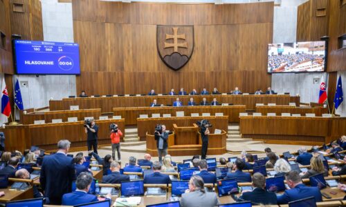 Najskôr úrad ohrozuje ľudské práva a potom nás Brusel vydiera