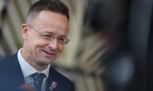 Brusel a Kyjev sa zabávajú so spustením ropovodu Družba. Predstierajú, že hľadajú riešenie, tvrdí Szijjártó