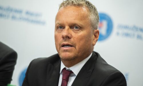 Nezávislé štátne inštitúcie čelia čoraz väčším útokom na nezávislosť, upozorňujú NKÚ a PMÚ