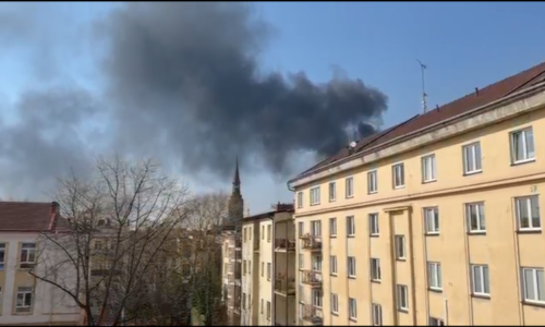 V Ostravě hoří panelový dům. Na místě zasahují všechny složky IZS