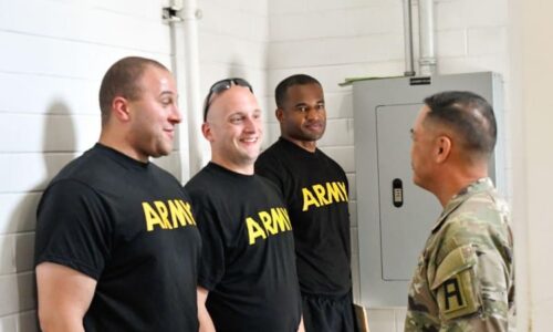 Pád na hlavu v opilosti a ztráta tajných map. Americký generál přišel na Ukrajině o kariéru