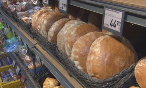 Předražený chleba: Mohou za to obchody, míní zemědělci. Řetězce to odmítají