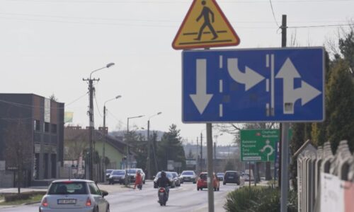Nová značka mate řidiče. Na polských silnicích má zlepšit dopravu, místo toho vyvolává zmatek