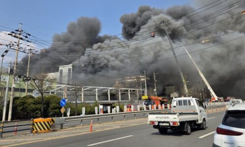Ohnivé peklo v jihokorejské fabrice: Desítky dělníků při požáru utrpěly zranění