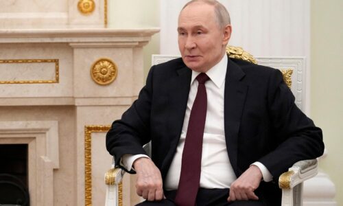 Putin je vojnový zločinec, šokoval ruský bloger. Prokremeľskú scénu ovládol chaos, jeho zavreli na psychiatriu