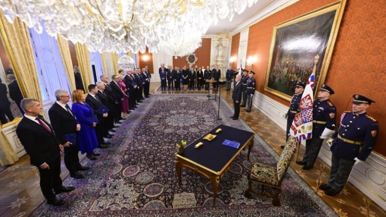 Komentář: výpravu za družbou by měly nahradit nápady z varšavy. jinak nahráváme putinovi