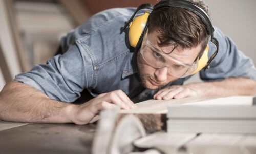 Paušál alebo skutočné výdavky? Pri vyšších nákladoch môže živnostník na daniach citeľne ušetriť