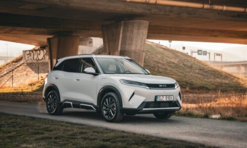 Nový čínský plug-in dojede z Prahy do Paříže bez zastávky. Cenou potrápí i spalováky