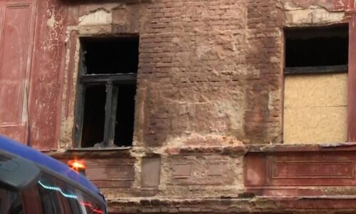 Fotografie, prádlo i umělecká sbírka. Lidé kvůli požáru na Letné přišli během chvíle o všechno