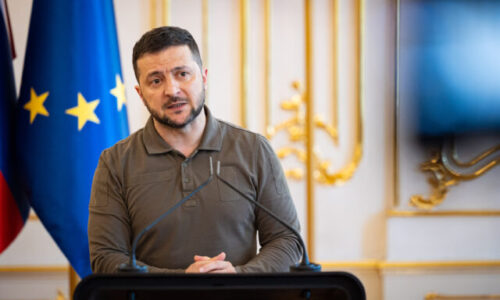 Ukrajina sa bráni naplno. Na Rusko vyslala v noci stovky dronov, hlásia zranených aj škody