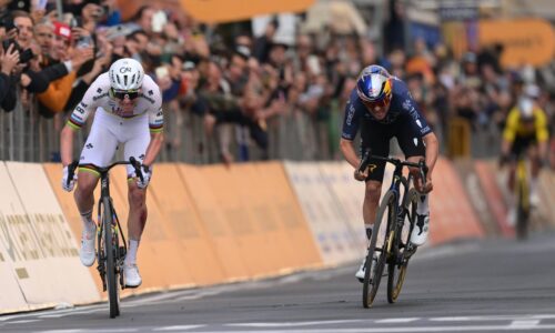 VIDEO Historický moment na legendárnom monumente! Pogačara nezastavil ani nepríjemný pád