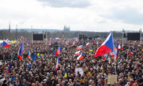 Nenecháme si ukradnúť budúcnosť, ozývalo sa v Prahe. Na Letenskej pláni sa zišli desaťtisíce ľudí