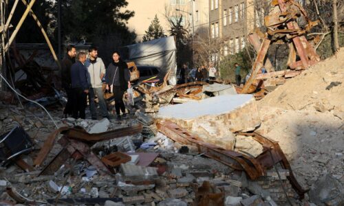 Iránska raketa zasiahla mesto pri jadrovom centre, Izrael hlási zranených