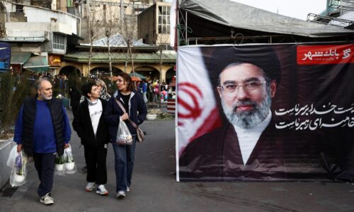 Pád ajatolláhov je mýtus. Irán sa môže zmeniť na KĽDR, tvrdia izraelskí experti