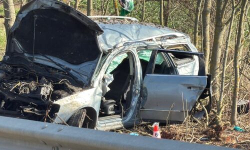 Tragická nehoda na Kolínsku: Zemřela spolujezdkyně, řidič je v kritickém stavu
